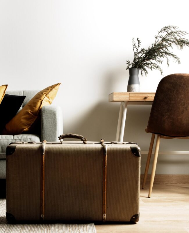 Aménagement location meublée avec valise