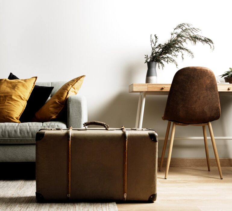Aménagement location meublée avec valise