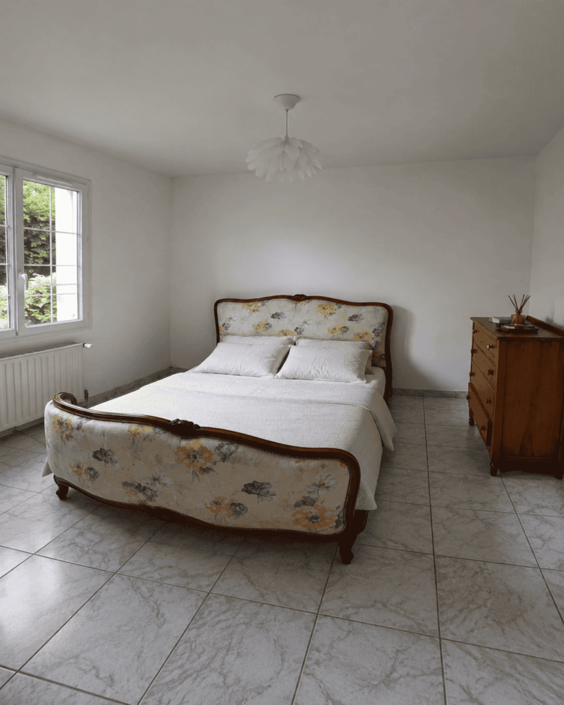 Chambre d'amis avant transformation en chambre et bureau